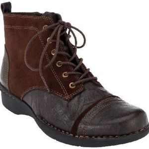Clarks Whistle Watch Black Brown Leather and Suede Lace Up Ankle Boots size 7.5